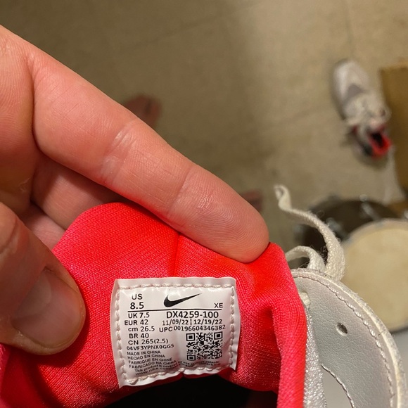 Brand new Mens 8.5 Nike Air Huaraches - Picture 6 of 7